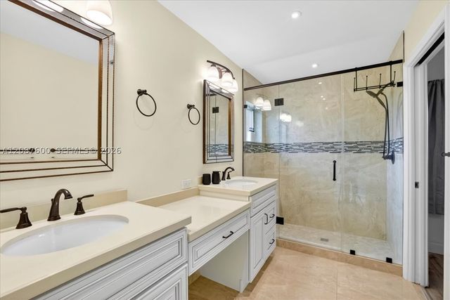 3211 Calle Largo Dr, Hollywood, FL 33021