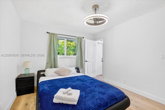 3211 Calle Largo Dr, Hollywood, FL 33021