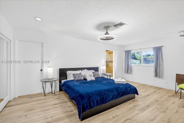 3211 Calle Largo Dr, Hollywood, FL 33021