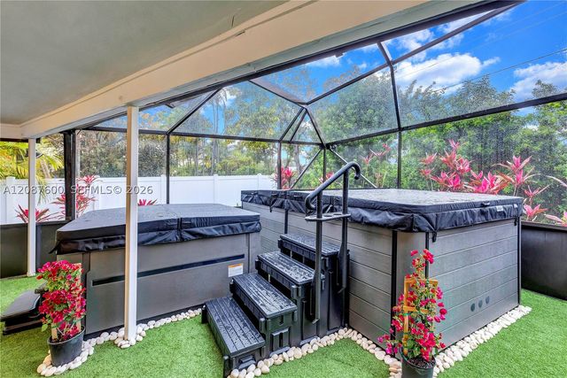 3211 Calle Largo Dr, Hollywood, FL 33021