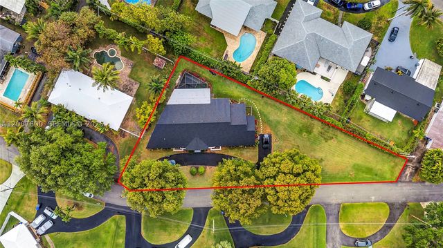 3211 Calle Largo Dr, Hollywood, FL 33021