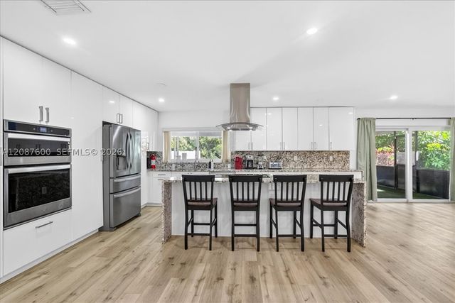 3211 Calle Largo Dr, Hollywood, FL 33021