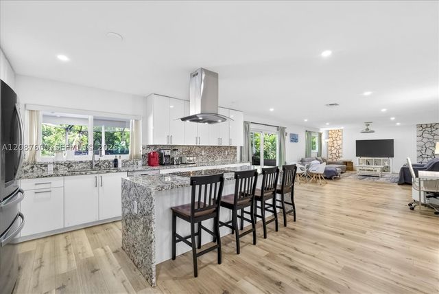 3211 Calle Largo Dr, Hollywood, FL 33021