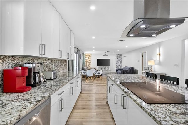 3211 Calle Largo Dr, Hollywood, FL 33021