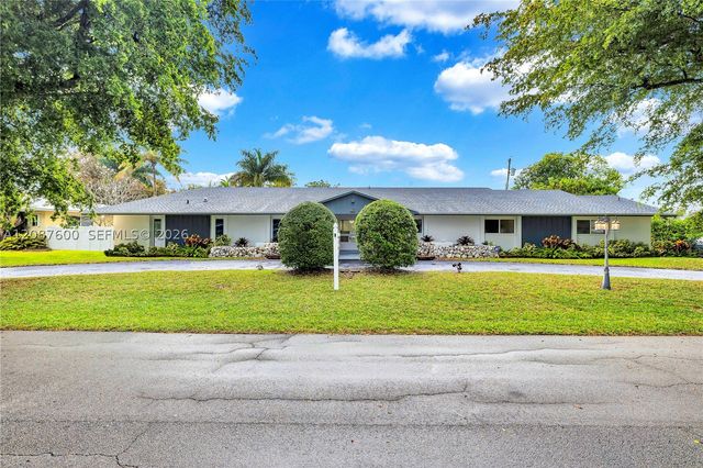3211 Calle Largo Dr, Hollywood, FL 33021