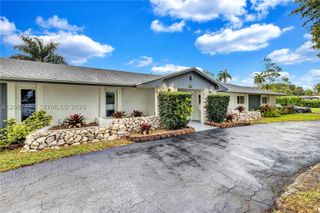 3211 Calle Largo Dr, Hollywood, FL 33021