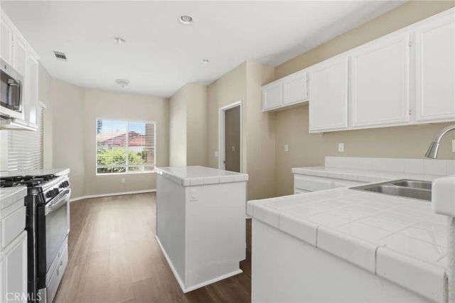 2011 Astor Court, Lancaster, CA 93536
