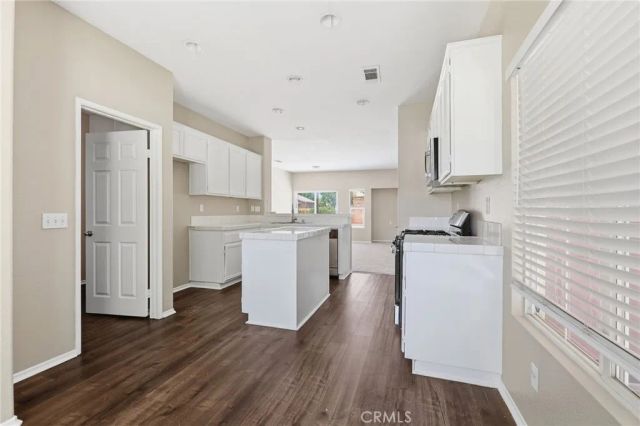 2011 Astor Court, Lancaster, CA 93536