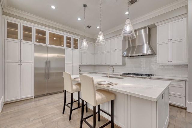 1913 Revere Street, Houston, TX 77019