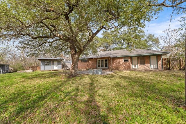 906 Briar Cliff Drive, Bryan, TX 77802