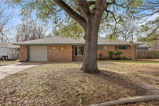 906 Briar Cliff Drive, Bryan, TX 77802