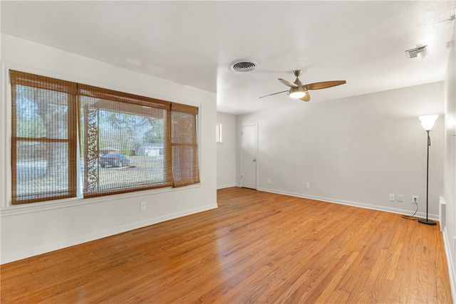 906 Briar Cliff Drive, Bryan, TX 77802