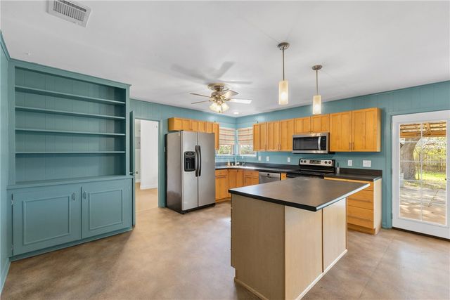 906 Briar Cliff Drive, Bryan, TX 77802