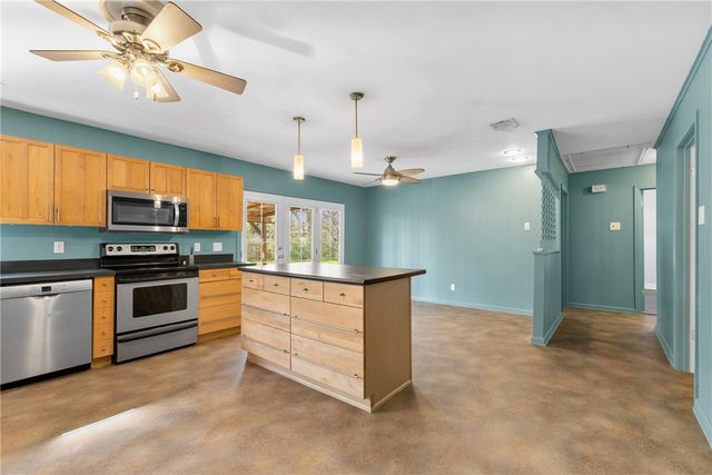 906 Briar Cliff Drive, Bryan, TX 77802