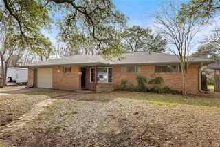 906 Briar Cliff Drive, Bryan, TX 77802