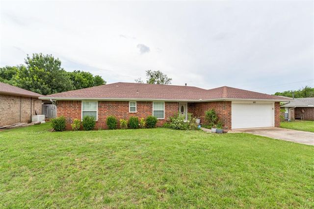 802 Jay Drive, Noble, OK 73068