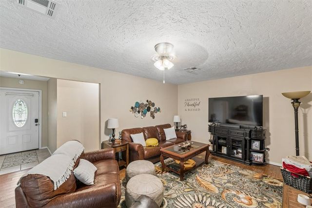 802 Jay Drive, Noble, OK 73068