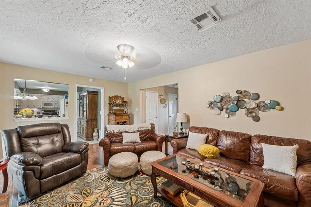 802 Jay Drive, Noble, OK 73068