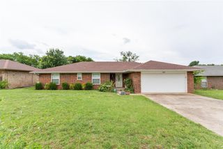 802 Jay Drive, Noble, OK 73068