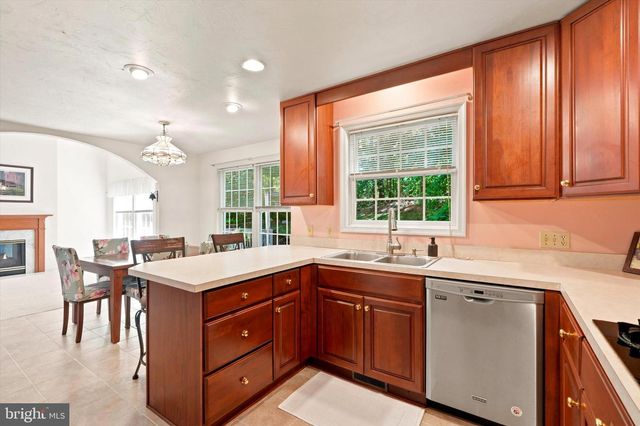 16 RYAN LN, Honey Brook, PA 19344