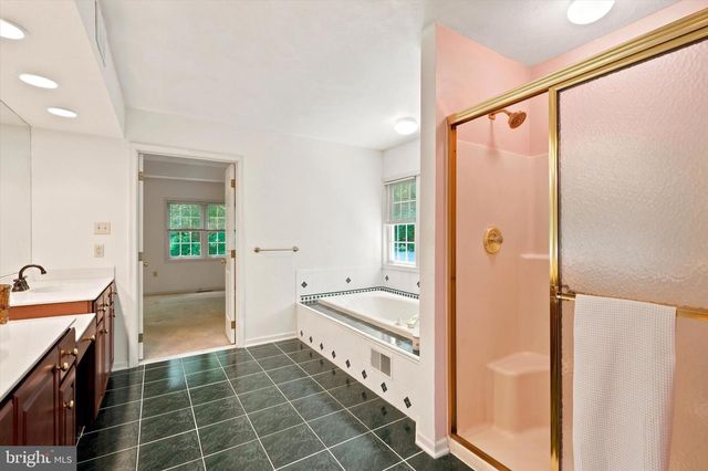 16 RYAN LN, Honey Brook, PA 19344