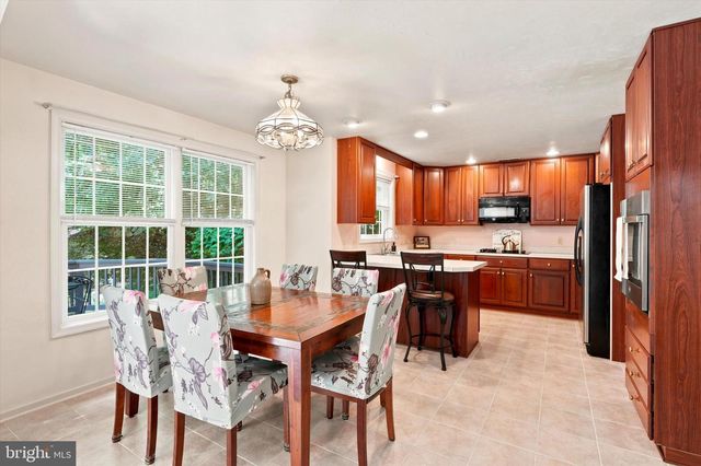 16 RYAN LN, Honey Brook, PA 19344