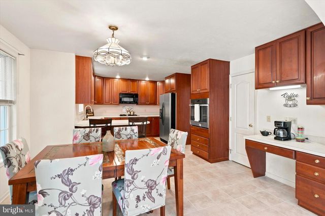 16 RYAN LN, Honey Brook, PA 19344