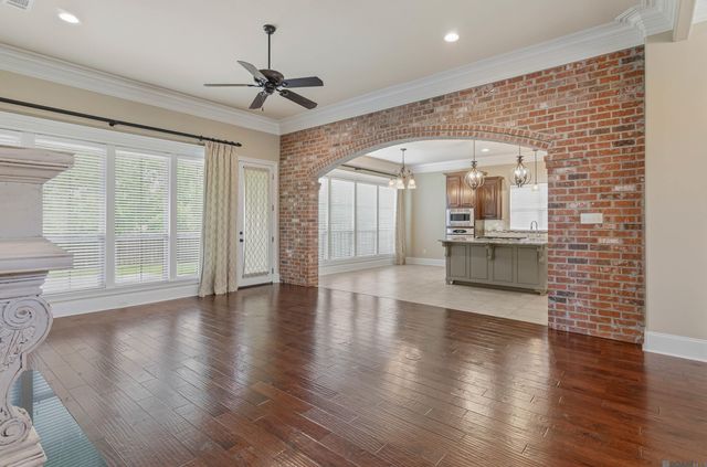 17892 Villa Lake Ave, Central, LA 70739