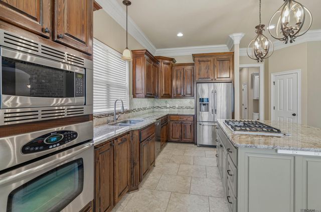 17892 Villa Lake Ave, Central, LA 70739