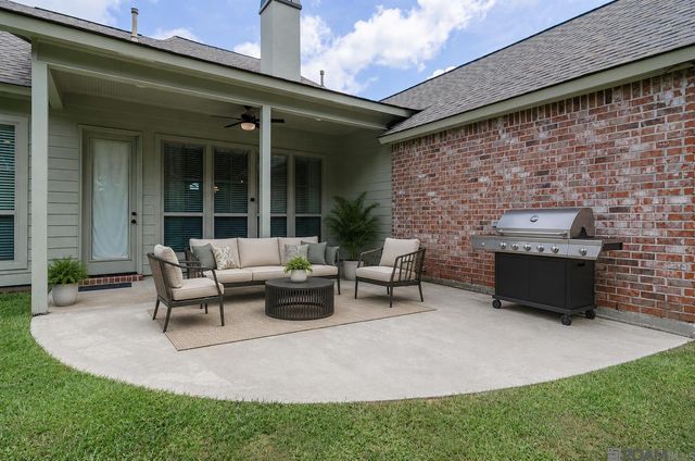 17892 Villa Lake Ave, Central, LA 70739