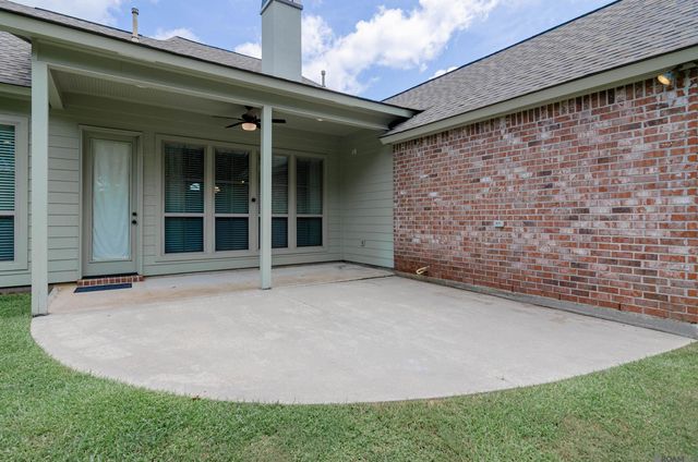 17892 Villa Lake Ave, Central, LA 70739