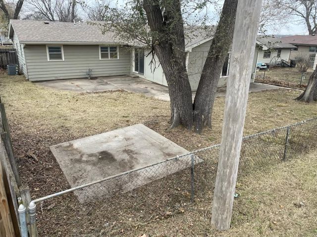 1928 N Prairie Ln, Augusta, KS 67010