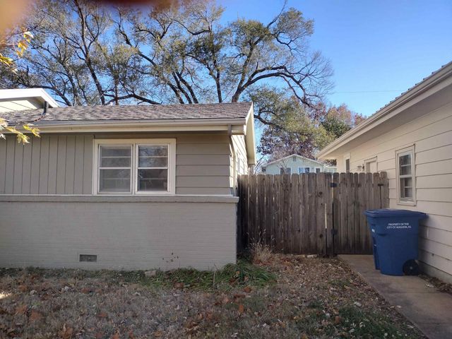 1928 N Prairie Ln, Augusta, KS 67010