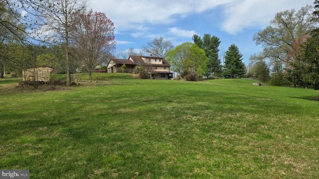 2735 KUTZTOWN RD, Pennsburg, PA 18073