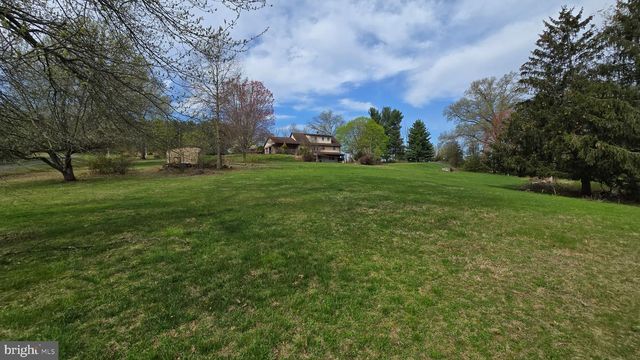 2735 KUTZTOWN RD, Pennsburg, PA 18073
