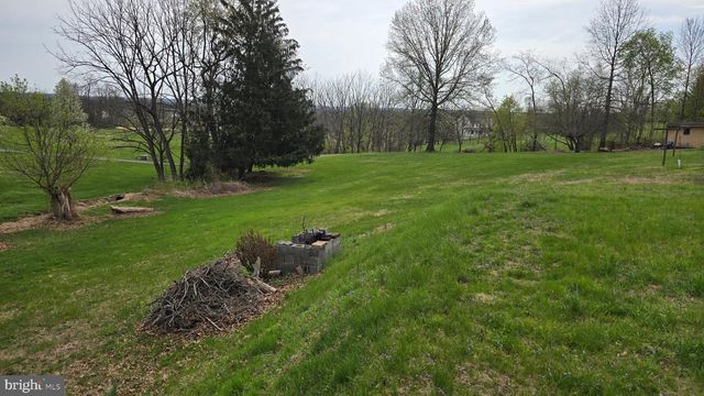 2735 KUTZTOWN RD, Pennsburg, PA 18073