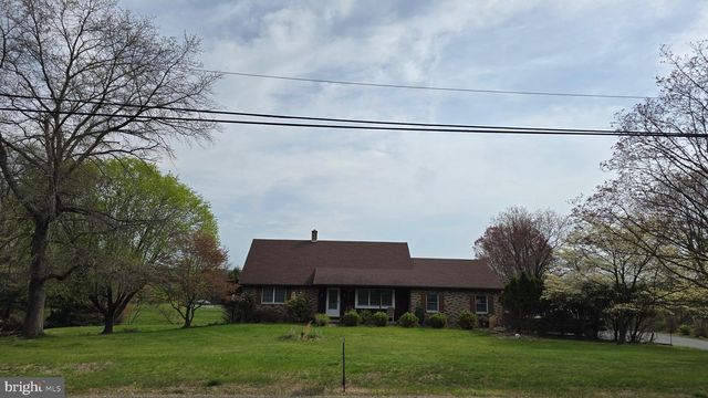 2735 KUTZTOWN RD, Pennsburg, PA 18073