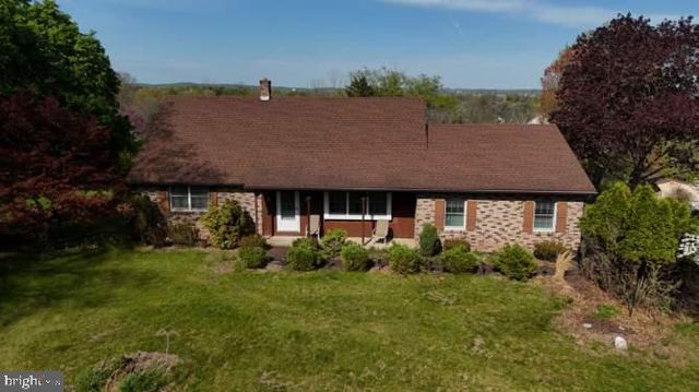 2735 KUTZTOWN RD, Pennsburg, PA 18073