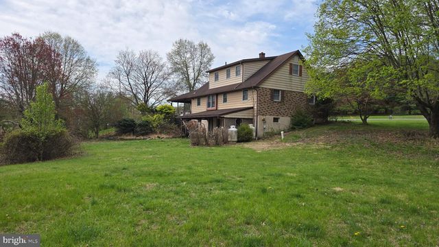 2735 KUTZTOWN RD, Pennsburg, PA 18073