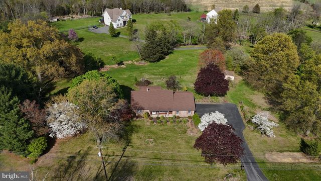 2735 KUTZTOWN RD, Pennsburg, PA 18073