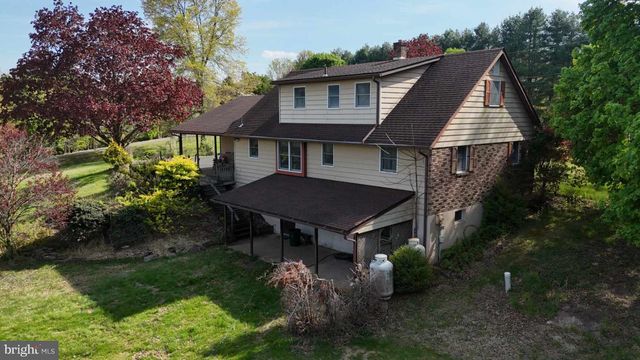 2735 KUTZTOWN RD, Pennsburg, PA 18073