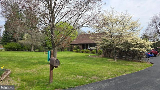 2735 KUTZTOWN RD, Pennsburg, PA 18073