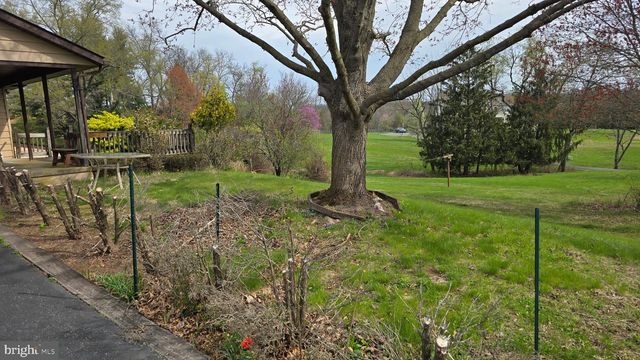 2735 KUTZTOWN RD, Pennsburg, PA 18073
