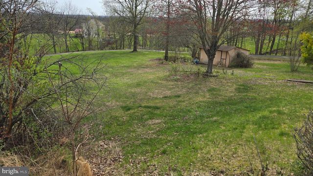 2735 KUTZTOWN RD, Pennsburg, PA 18073