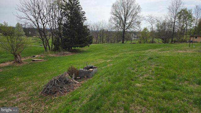 2735 KUTZTOWN RD, Pennsburg, PA 18073