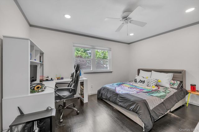 15 High Oaks Court, Huntington, NY 11743