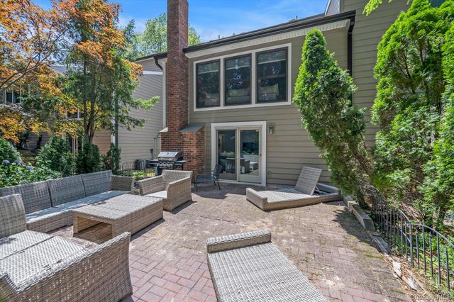 15 High Oaks Court, Huntington, NY 11743
