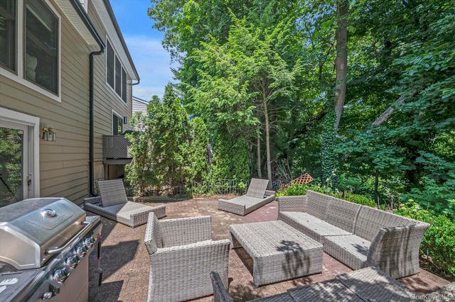 15 High Oaks Court, Huntington, NY 11743