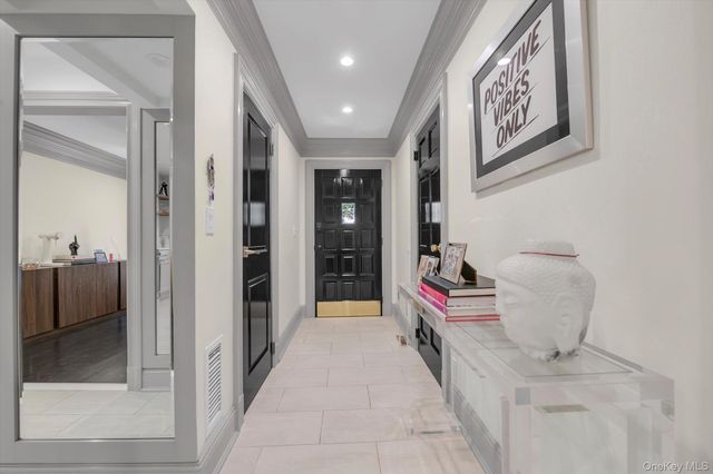 15 High Oaks Court, Huntington, NY 11743