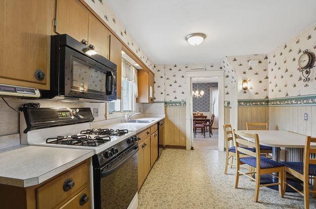 18 Davidson Road, Worcester, MA 01605